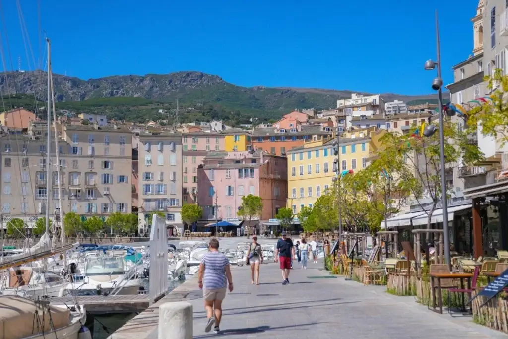 Bastia – färjehamn och destinationsguide