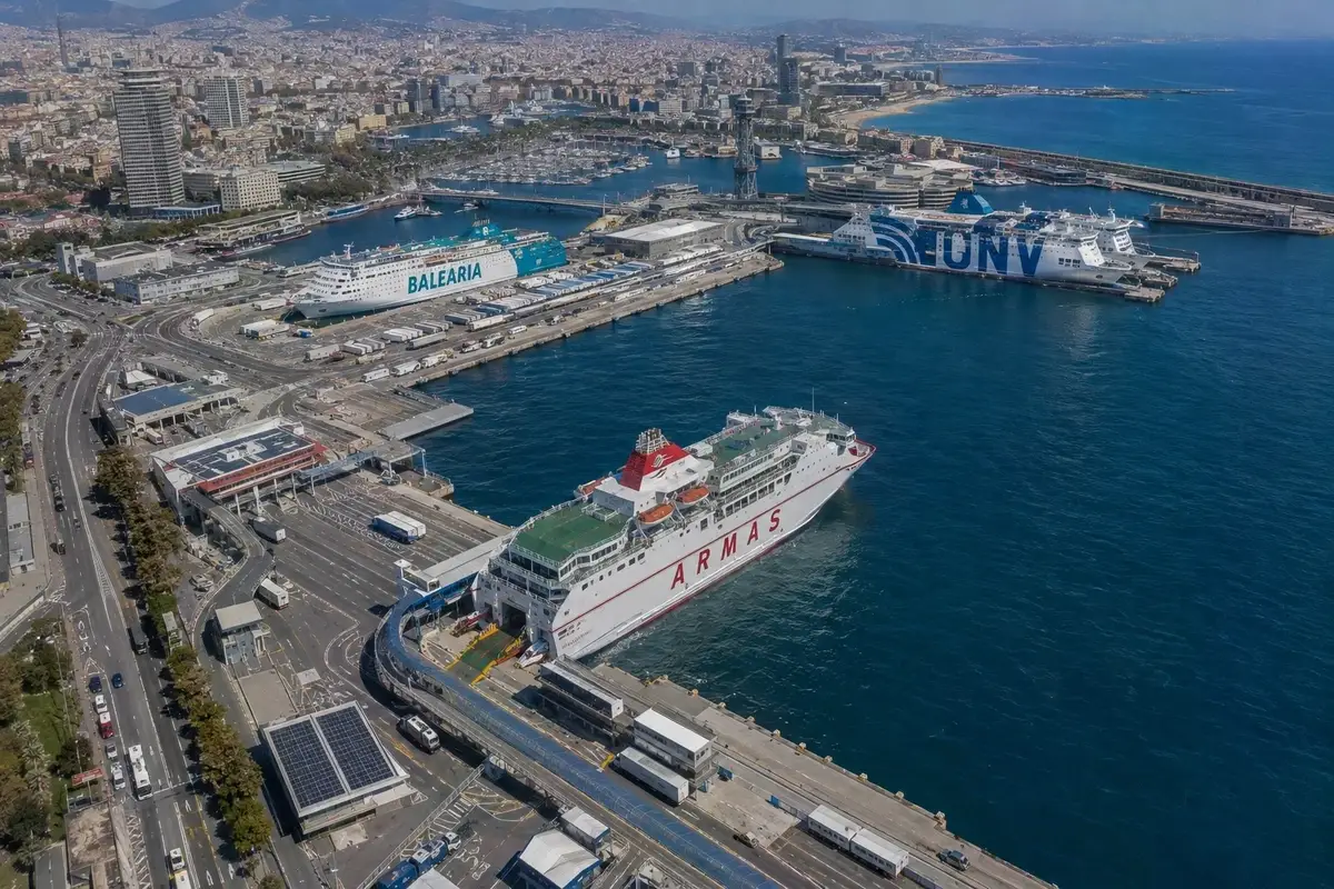 Färjeresa och hamninformation för Barcelona–Alcúdia