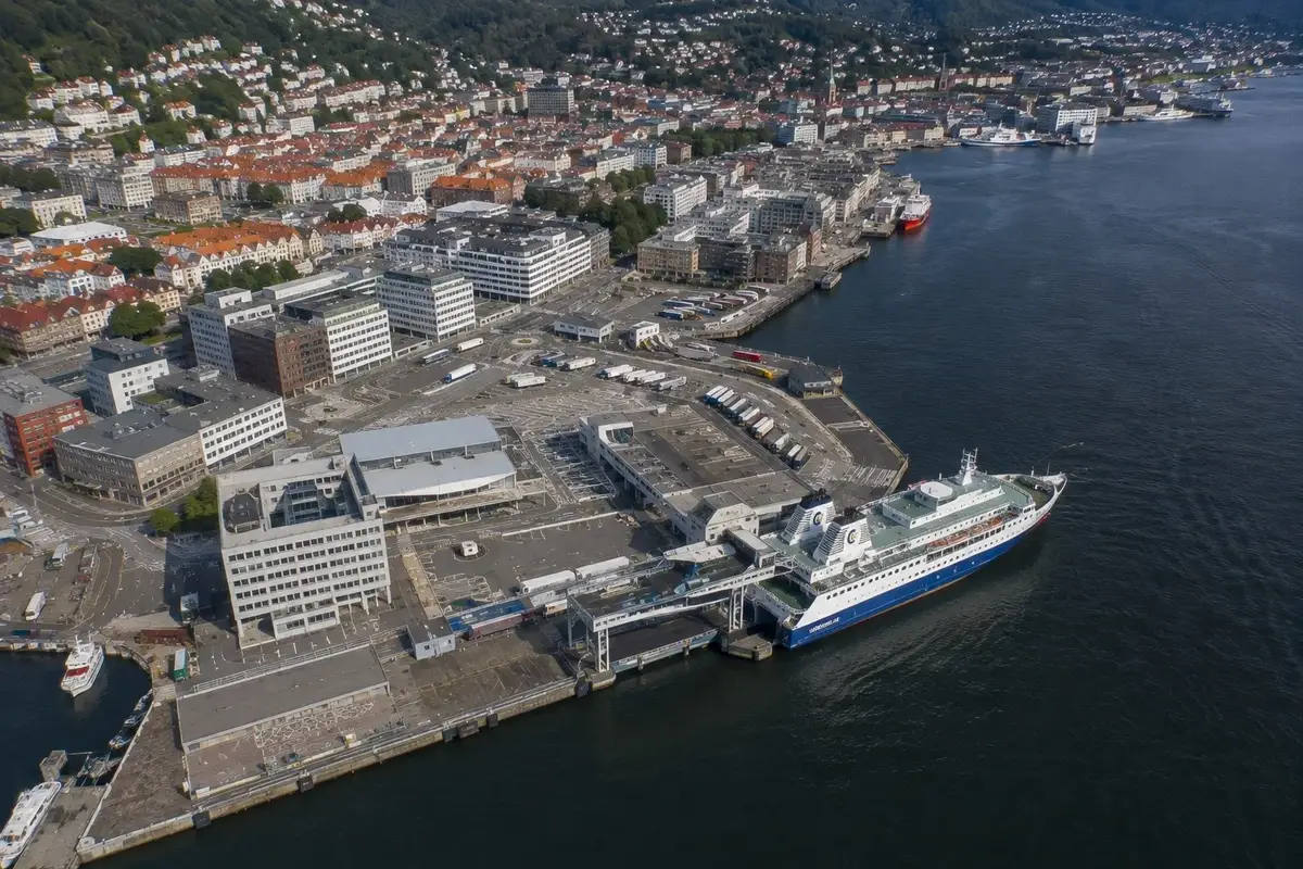 Färjeresa och hamninformation för Bergen–Kirkenes