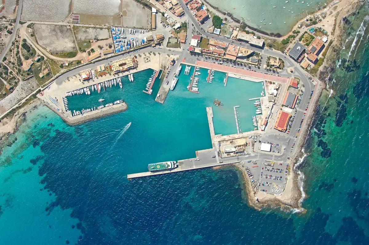 Färjeresa och hamninformation för Dénia–Formentera