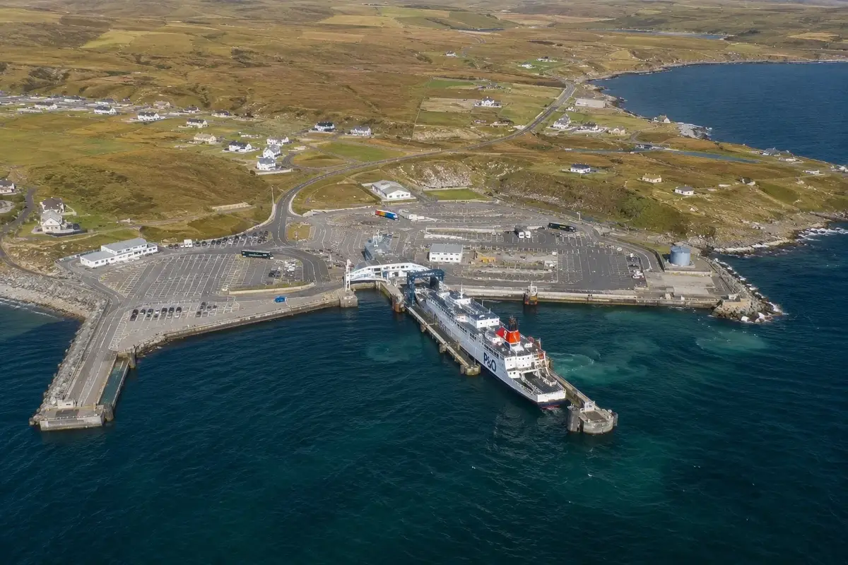 Gills Bay – färjehamn och destinationsguide
