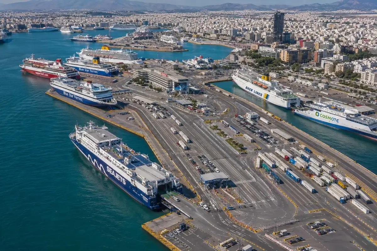 Färjeresa och hamninformation för Pireus–Chania