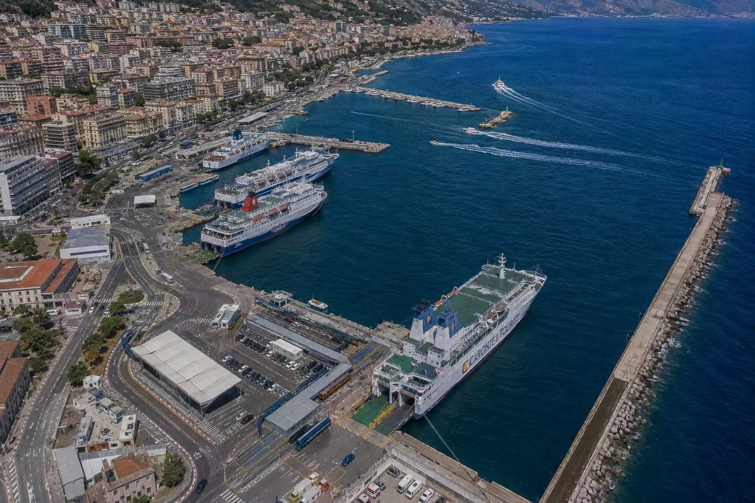 Färjeresa och hamninformation för Messina–Reggio Calabria