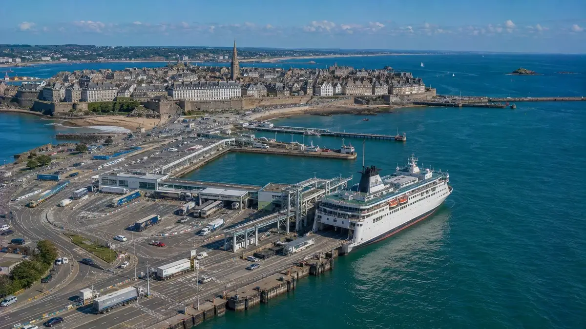 Färjeresa och hamninformation för Poole–St Malo
