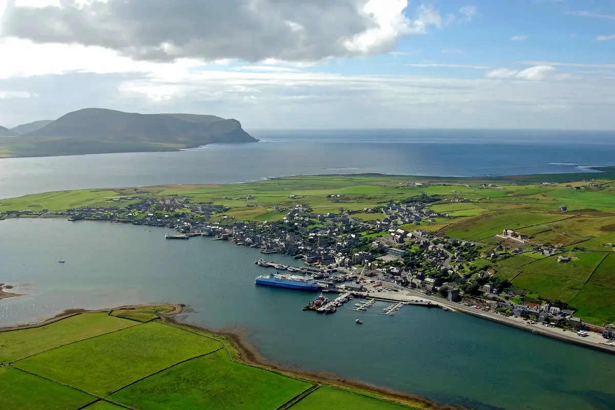 Färjeresa och hamninformation för Scrabster–Stromness