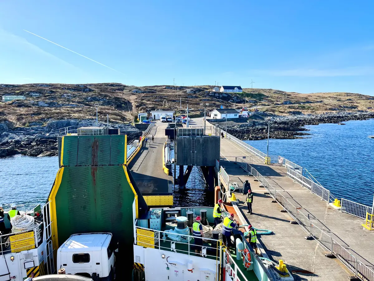 Färjeresa och hamninformation för Oban–Tiree